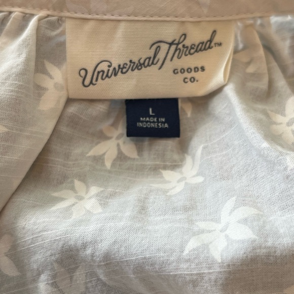 ⭐️Universal Thread Top - New w/o tags - Picture 2 of 3